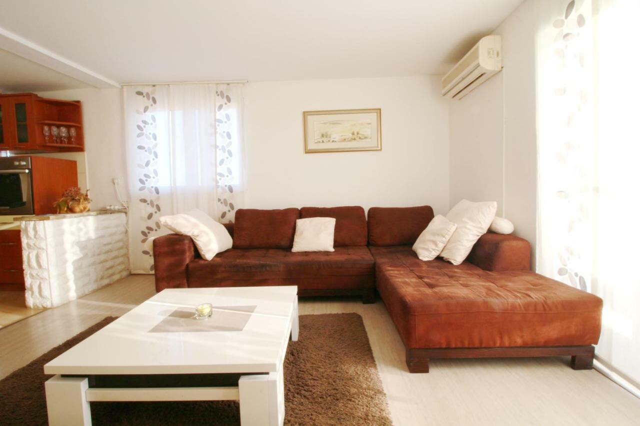 Apartment Lana & Ema Nin Esterno foto